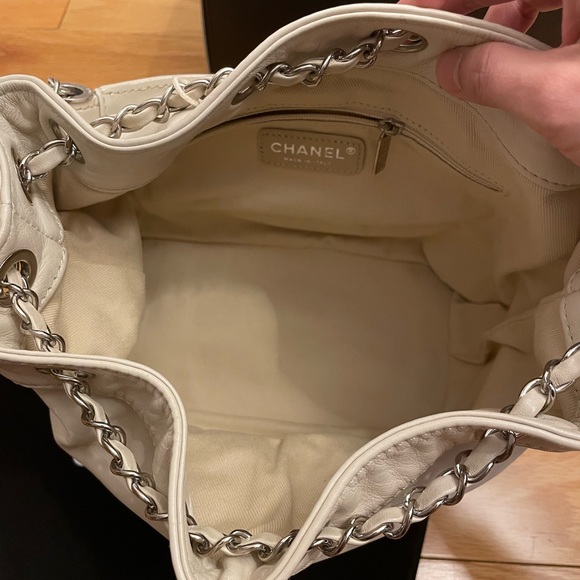 Preloved Chanel bucket chain bag-full set - Picture 10 of 13